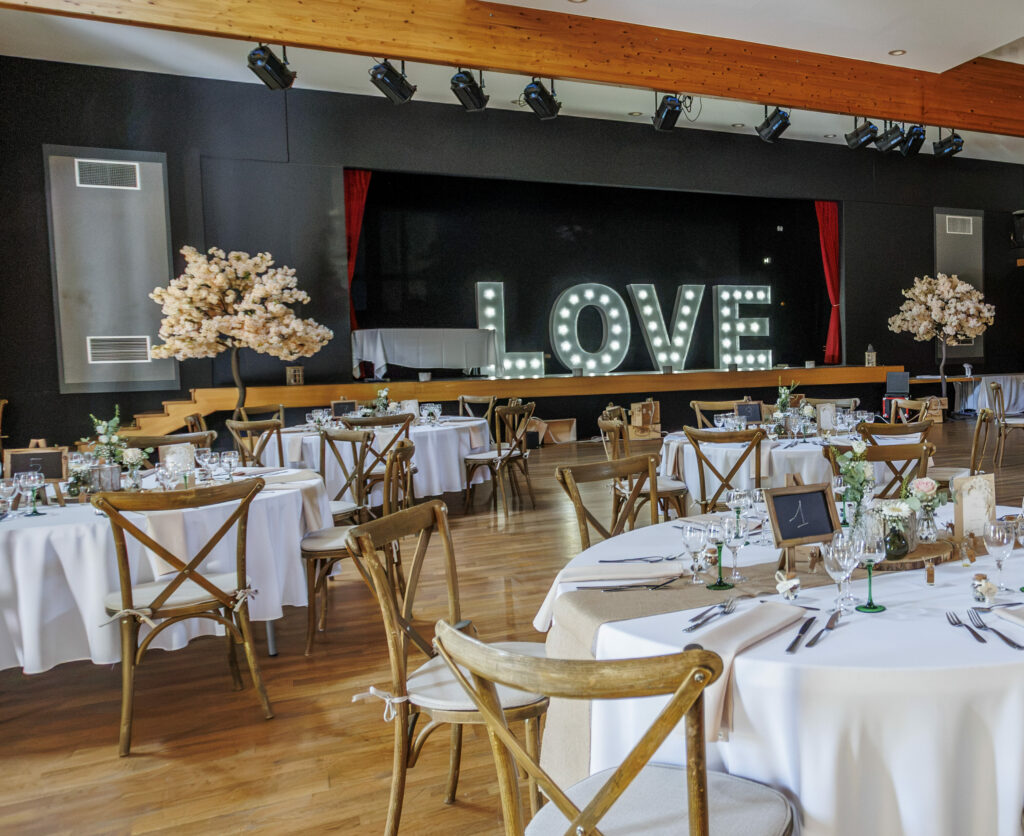 Décoration salle de réception mariage en alsace, thème bohème 